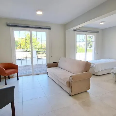 מלון דירות Rent 24 Ayvaryara