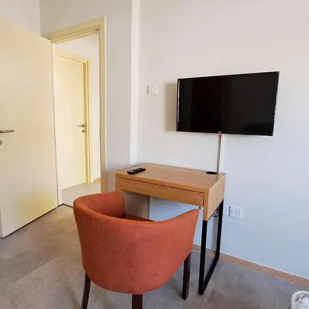 מלון דירות Rent 24 *